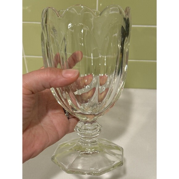 Vintage Two’s Company Clear Glass Paneled Vase – 7 ⅜″ (circa 1964) - Picture 6 of 7